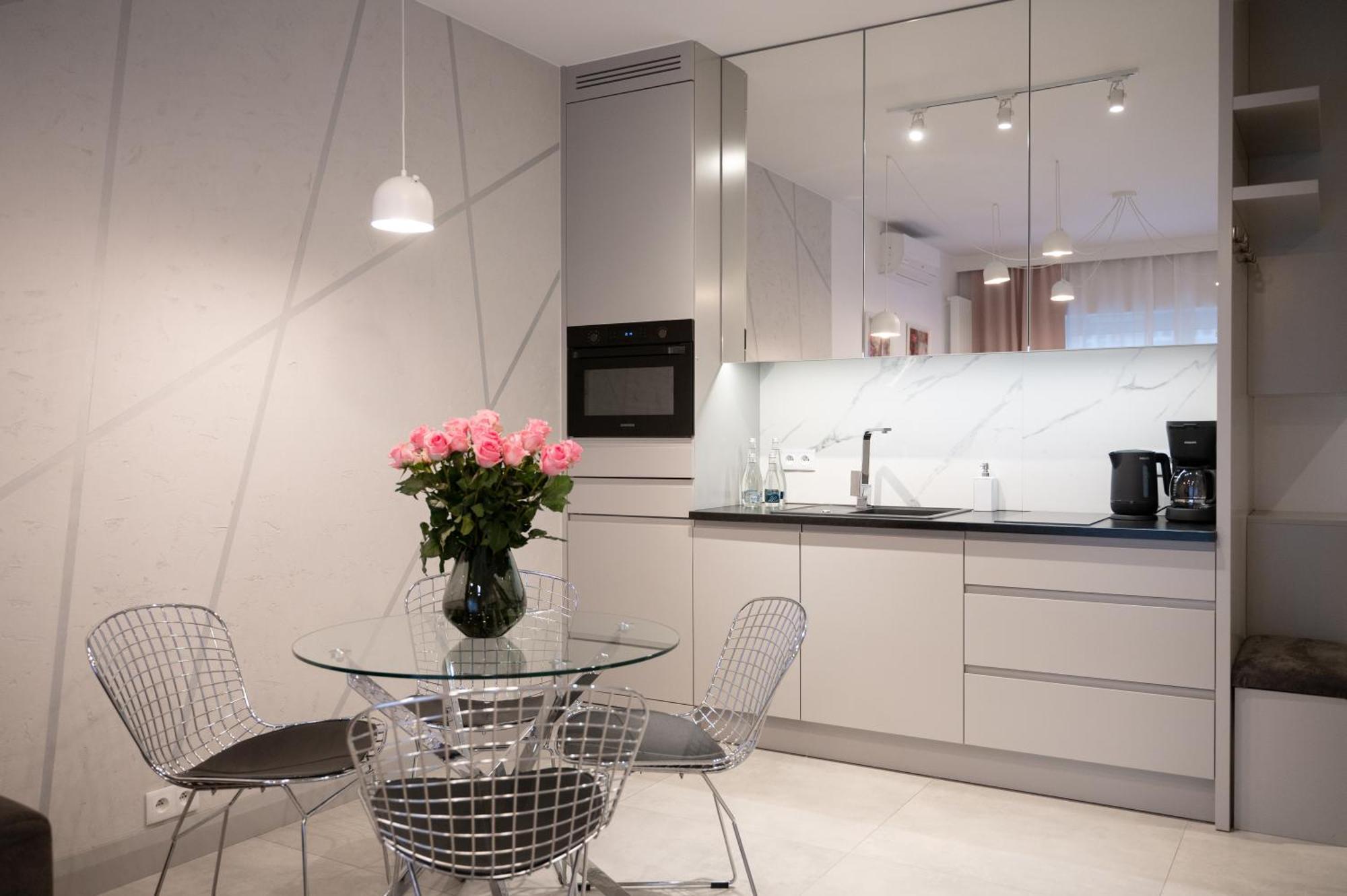 Mennica Residence - Grzybowska 43A วอร์ซอ ภายนอก รูปภาพ